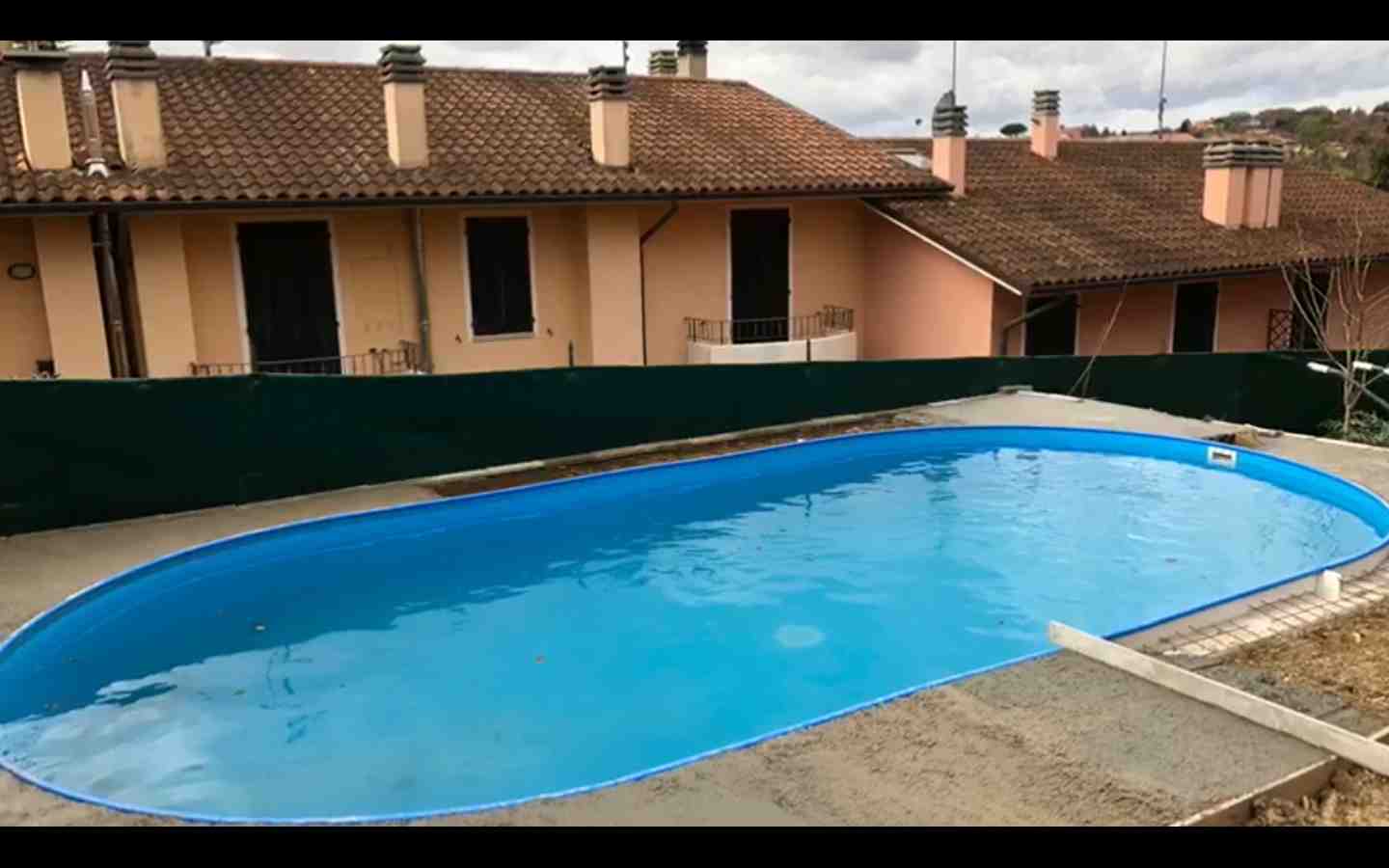 cementificazione della piscina; 10 dicembre 2017